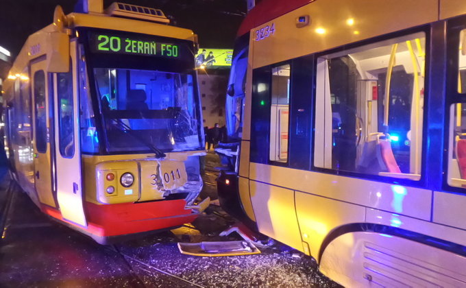 Лобовое столкновение трамваев в Варшаве, 13 пострадавших - фото
