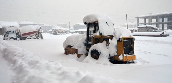 В Турции из-за снега 754 населенных пункта отрезаны от мира: фото - Фото