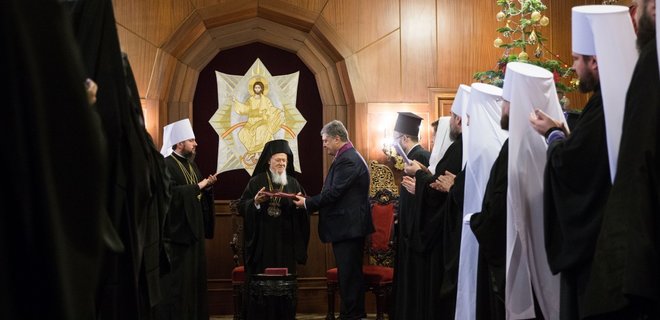 Порошенко наградил патриарха Варфоломея орденом - Фото