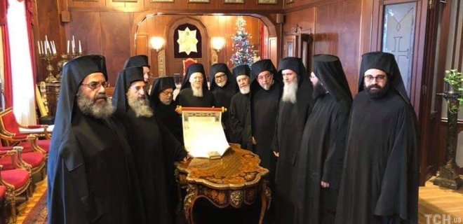 Томос подписали все члены синода Вселенского патриархата - Фото