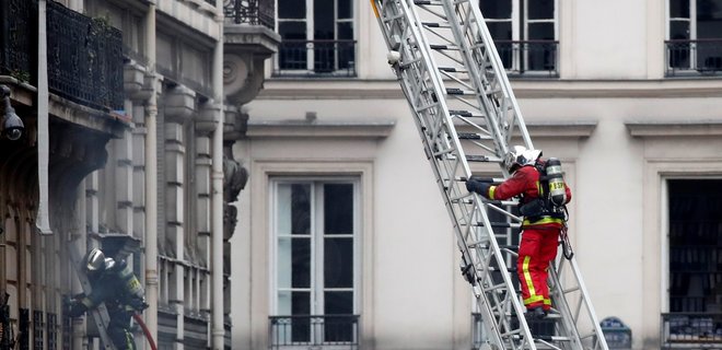 Количество жертв взрыва в центре Парижа выросло до четырех - Фото