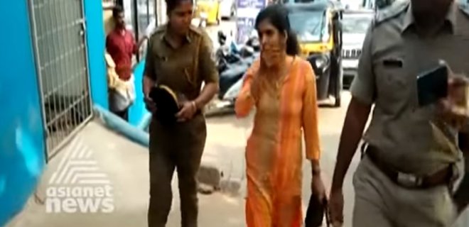 Женщину, которая спровоцировала протесты в Индии, избила свекровь - Фото