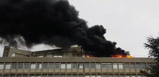 В университете Лиона прогремел мощный взрыв - видео - Фото
