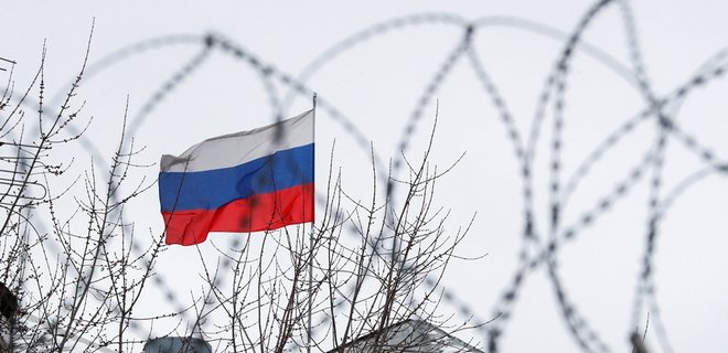 Кремль намерен упростить временное проживание украинцев в России - Фото