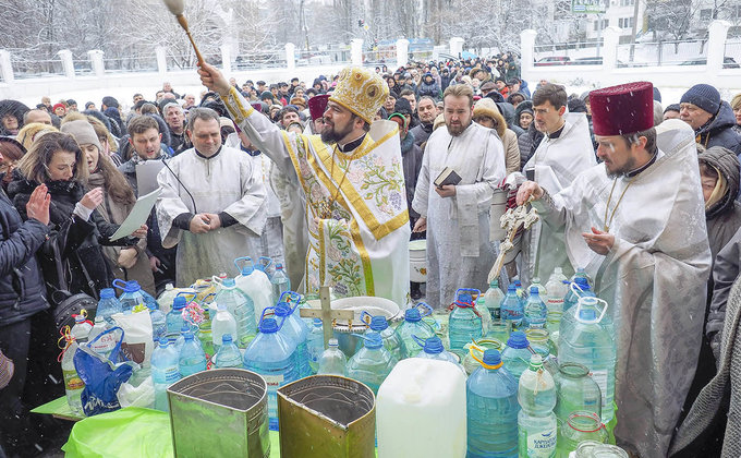 Крещение: освящение воды и купание. Как это было в Киеве - фото
