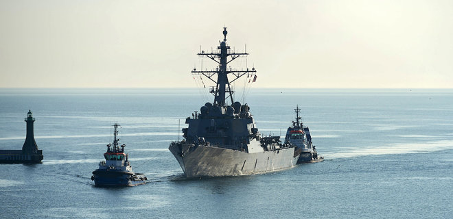 В Черное море направляется американский эсминец - Фото