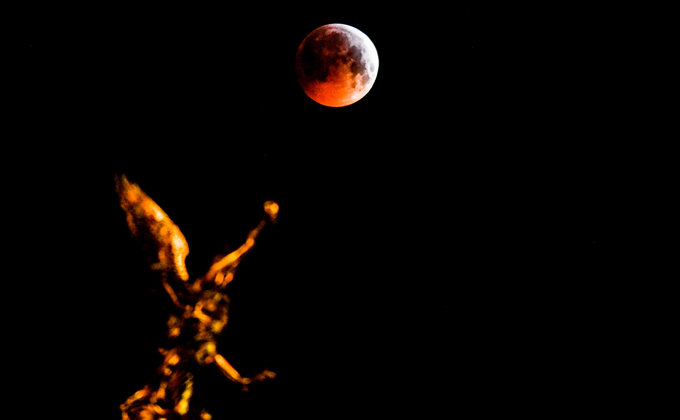 Какой видели "кровавую луну" в разных странах мира: фото