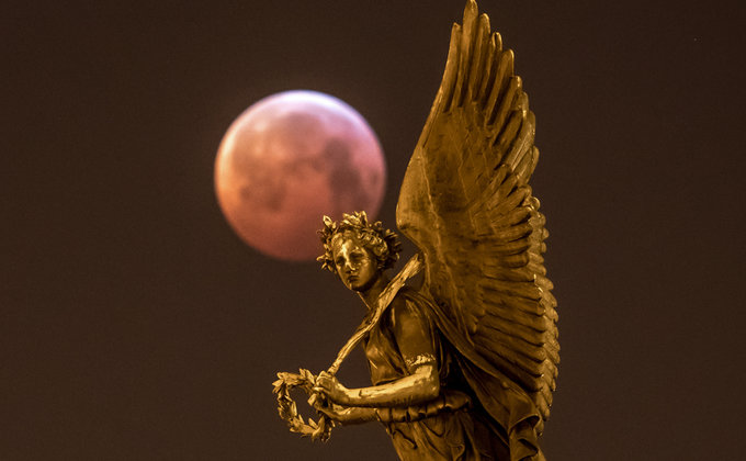 Какой видели "кровавую луну" в разных странах мира: фото