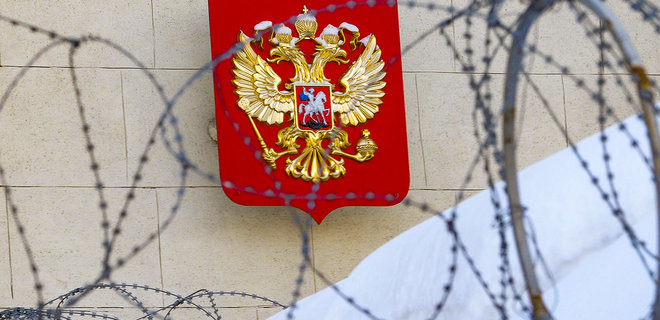 Российские каналы планируют показать дебаты Порошенко с Зеленским - Фото