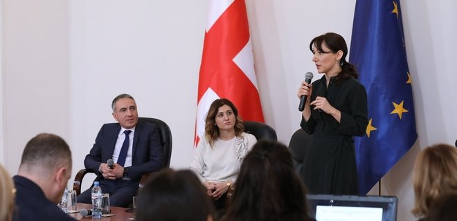 В школах Грузии отменили выпускные экзамены - Фото