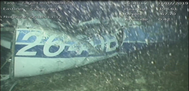 Самолет Эмилиано Салы: спасатели извлекли тело из обломков - Фото