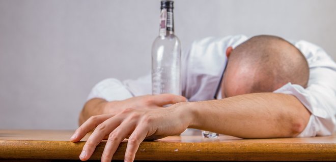 Ученые рассказали о самом опасном алкоголе: водку - не запивать - Фото
