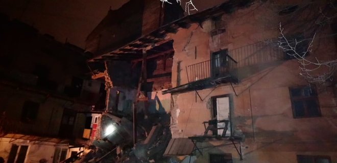 В центре Львова частично обрушился жилой дом: фото - Фото