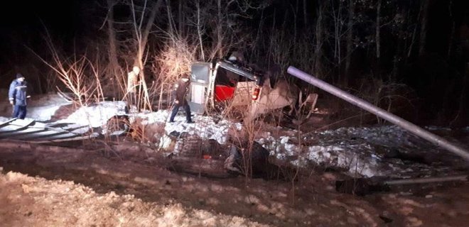 В Полтавской области перевернулся микроавтобус: погибли 4 человек - Фото