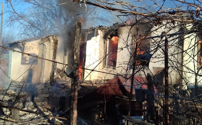 Обстрел боевиками сел в Донбассе: мины рвались в домах - фото