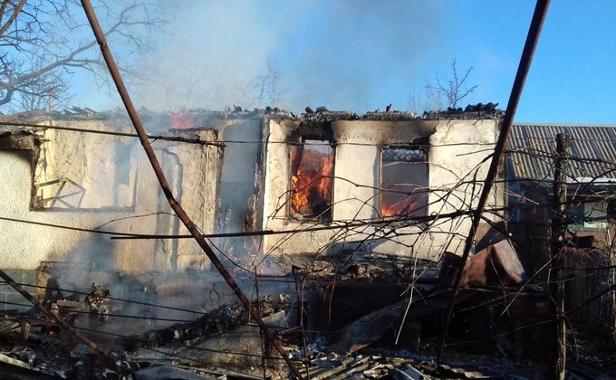Обстрел боевиками сел в Донбассе: мины рвались в домах - фото