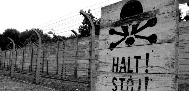 Заболел: Германия остановила суд над экс-надзирателем концлагеря - Фото