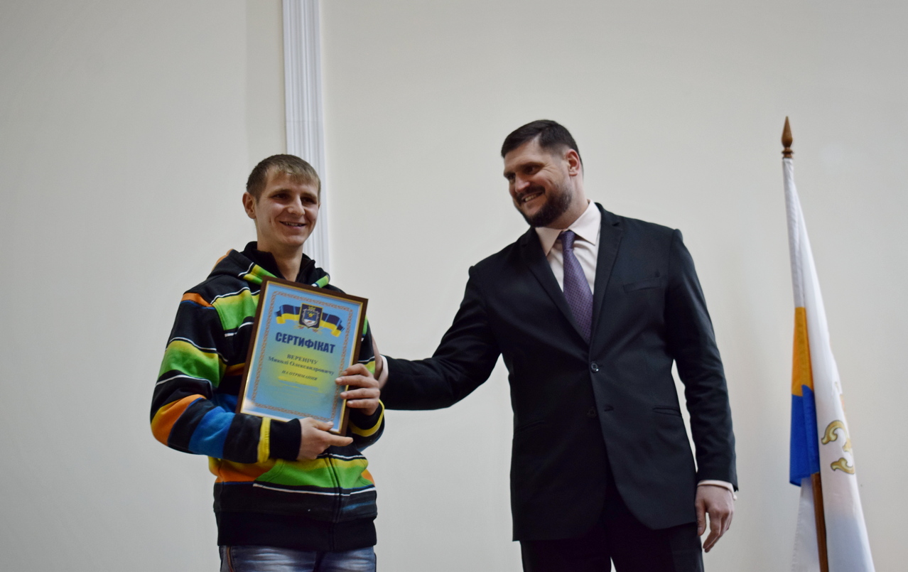 На Николаевщине детям-сиротам вручили сертификаты на жилье ...