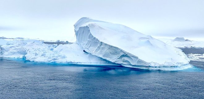 В Антарктиде откололся айсберг размером в два Нью-Йорка: фото - Фото