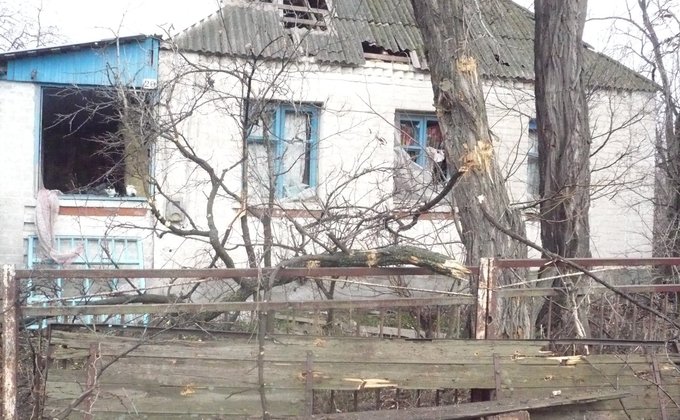 Боевики из минометов накрыли огнем поселок в Донбассе: фото