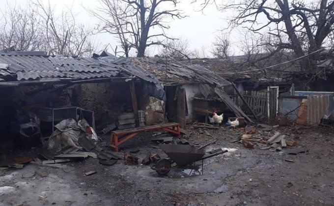 Боевики из минометов накрыли огнем поселок в Донбассе: фото