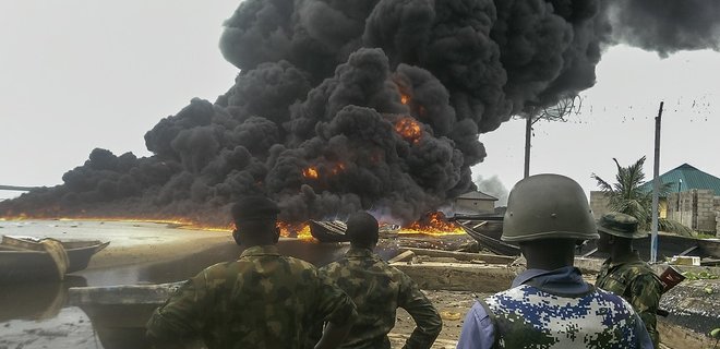 В Нигерии в результате взрыва на нефтепроводе пропали 50 человек - Фото