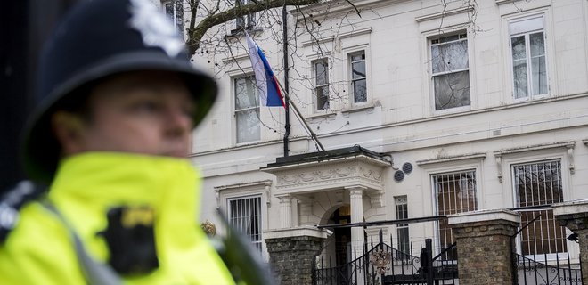 До атаки на Скрипаля в посольстве РФ заметно суетились - разведка - Фото
