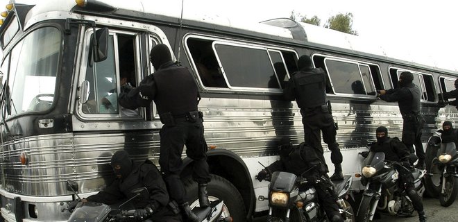 В Мексике остановили автобус и похитили около 20 пассажиров - Фото