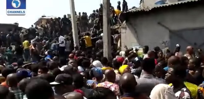 Обрушение школы в Нигерии: погибли восемь детей - Фото
