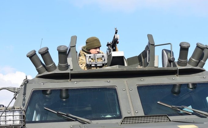 Военные провели тест-драйв "Козак-2" и стреляли в броневик: фото