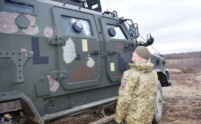 Военные провели тест-драйв "Козак-2" и стреляли в броневик: фото