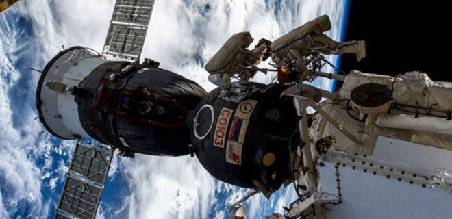 История с дырявым Союзом: россияне в космосе насверлят новых дыр - Фото
