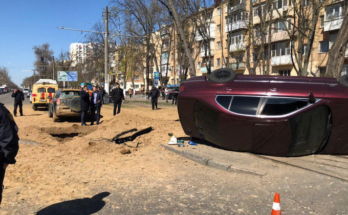 В Одессе под припаркованным BMW прогремел взрыв: видео