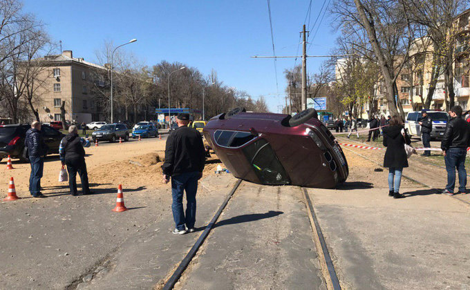 В Одессе под припаркованным BMW прогремел взрыв: видео