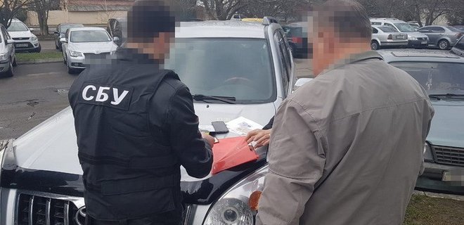СБУ: В миграционной службе содействовали легализации боевиков ДНР - Фото