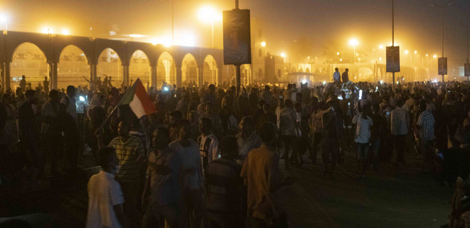 В Судане произошел военный переворот, президента арестовали - Фото