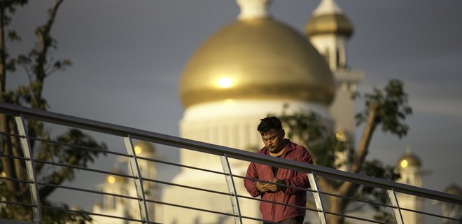 Смерть за измену: Бруней пытается смягчить критику шариата - Фото