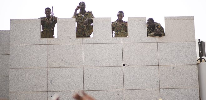 В Судане военные власти согласились на требования протестующих - Фото