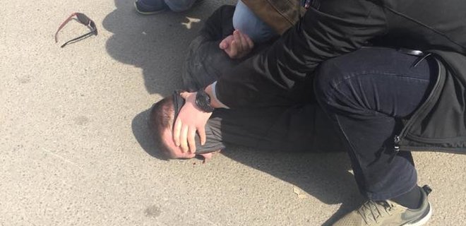 В Киеве задержали мужчину с 500 000 долларов на взятку Луценко - Фото
