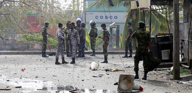 В Шри-Ланке назвали подозреваемых в серии терактов - Фото
