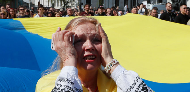 63% украинцев убеждены, что страна движется неправильно - опрос, инфографика - Фото