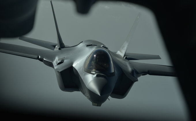 США впервые испытали в бою истребитель-невидимку F-35A: фото