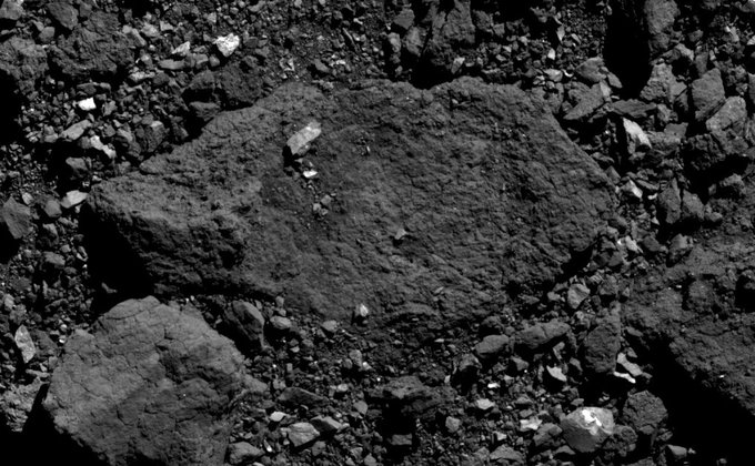 Без Маленького принца. Безжизненные пейзажи астероида Бенну: фото