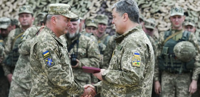Порошенко сменил командующего ООС и приказал освободить Донбасс - Фото