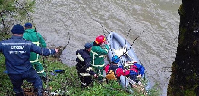 Шофер упавшего в реку авто с туристами был пьян - полиция - Фото