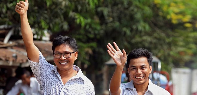 В Мьянме помиловали приговоренных к тюрьме репортеров Reuters - Фото