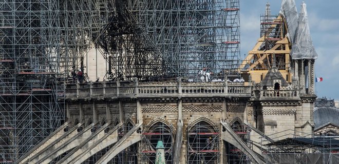 Во Франции одобрили закон о восстановлении Нотр-Дама - Фото