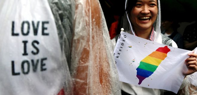 Тайвань первым в Азии разрешил однополые браки  - Фото