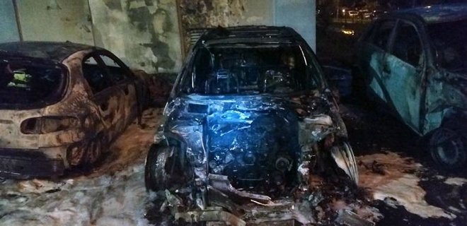 В Киеве подожгли пять машин: полиция открыла дело  - Фото