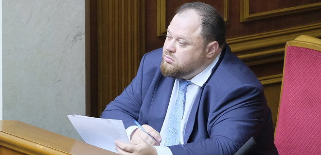 Стефанчук заявил, что в Украине нет единого текста Конституции - Фото